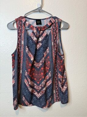 W5 Navy and Red Paisley Sleeveless Top Cut Out Neckline Size Medium Boho Office